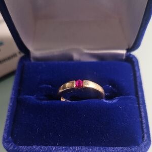 Elegant Gold Ring with Pink Gemstone